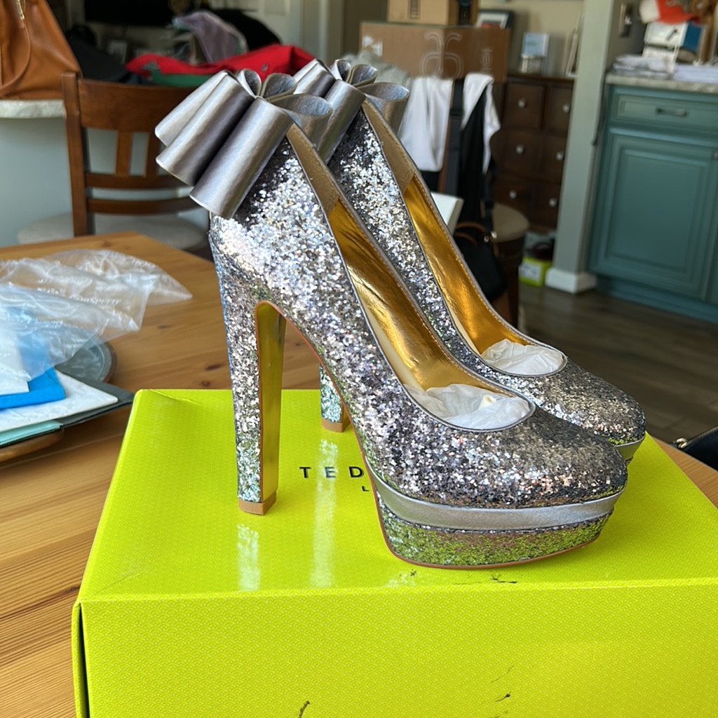 Ted Baker London | "Oaker" Pumps Silver Glitter